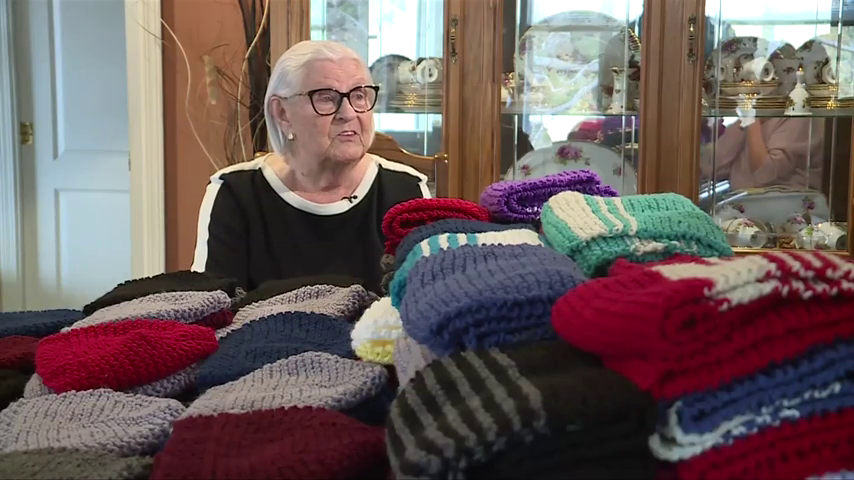 Esquimalt woman, 94, knits tirelessly for Mustard Seed