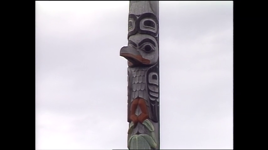 The pole-arizing totem in the inner harbour
