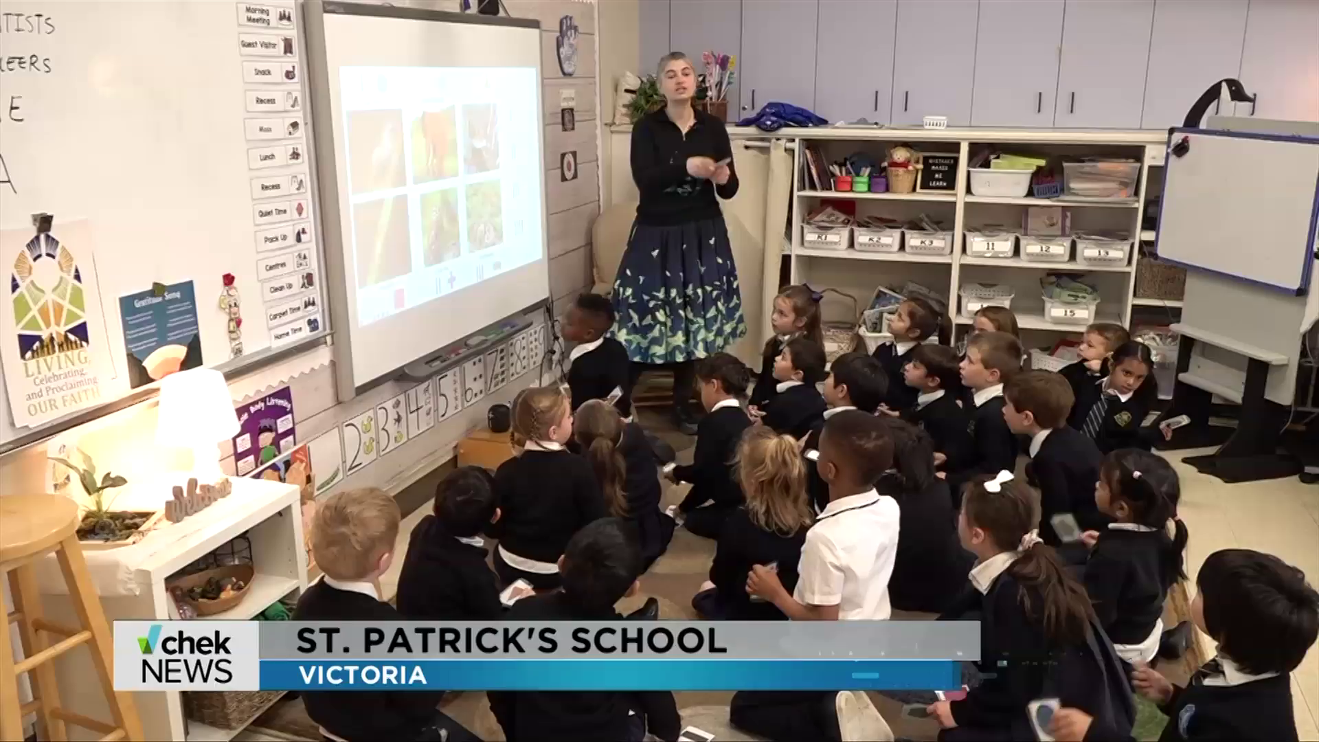 A 'giant geek' shares her love of science with kindergarten kids